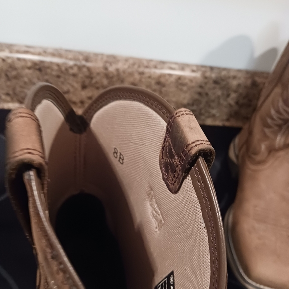 LOWERED PRICE Ariat Insulated Water Proof Size 8B Boots  Brown, - Picture 7 of 12